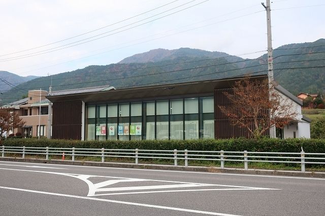 近くの岐阜信用金庫まで600m（徒歩8分）
