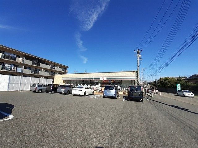 近くのコンビニまで600m（徒歩8分）