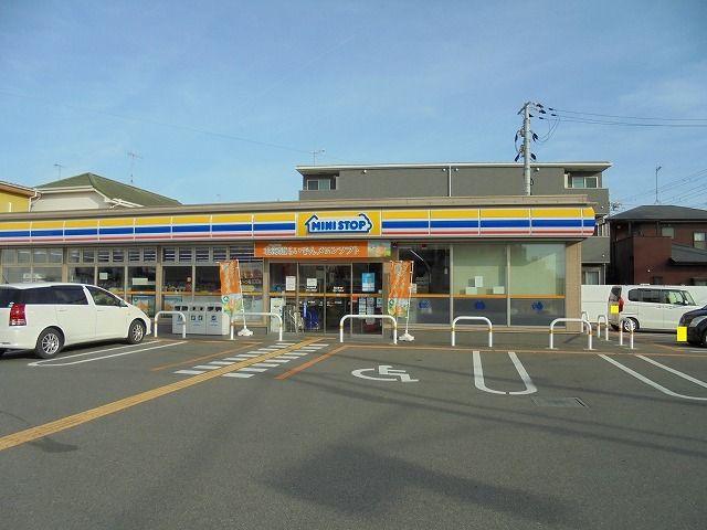 近くのミニストップ明石二見町店まで500m(徒歩7分)