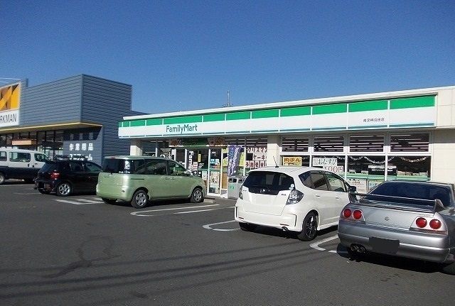 近くのファミリーマート南足柄沼田店まで350m(徒歩5分)