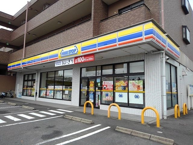 近くのミニストップまで450m（徒歩6分）