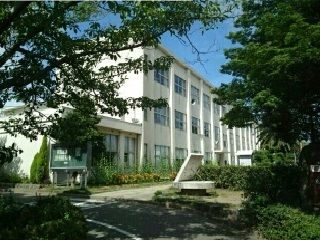 近くの小学校まで750m（徒歩10分）