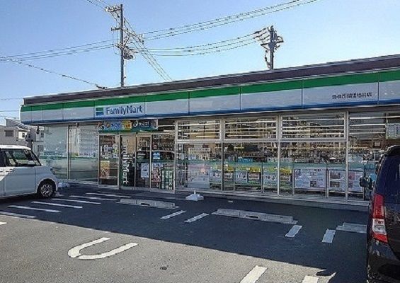 近くのファミリーマートまで350m(徒歩5分)