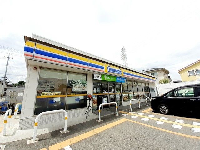 近くのミニストップ明石大久保店まで550m（徒歩7分）