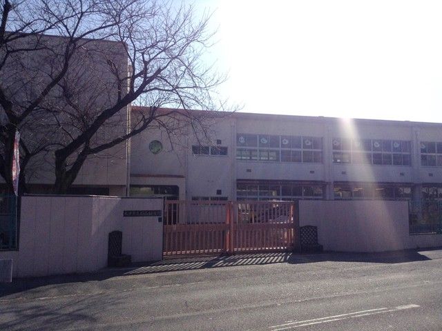 近くの石山幼稚園まで260m(徒歩4分)