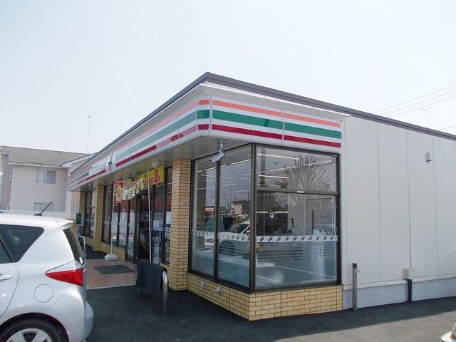 近くのセブンイレブン卯の里4丁目店まで1,200m（徒歩15分）