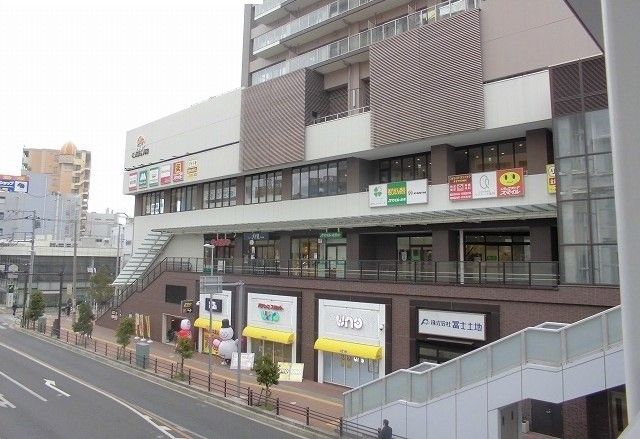 近くのスーパーまで400m（徒歩5分）