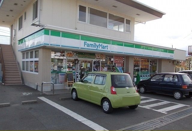 近くのコンビニまで45m（徒歩1分）