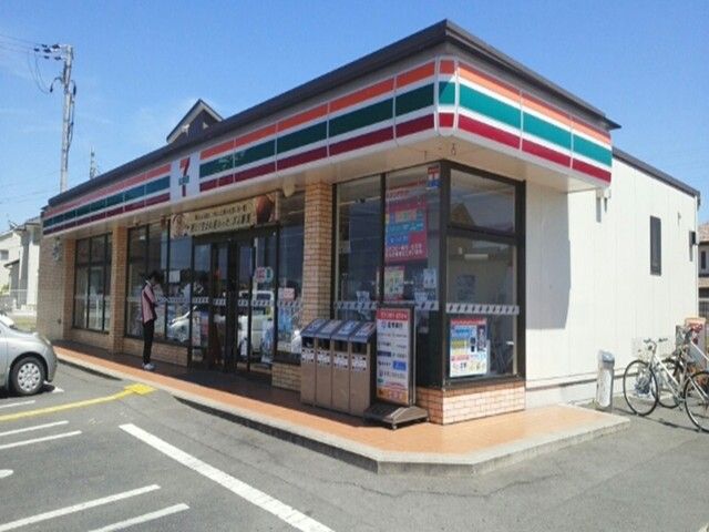 近くのセブンイレブン安土常楽寺店まで1,030m(徒歩13分)