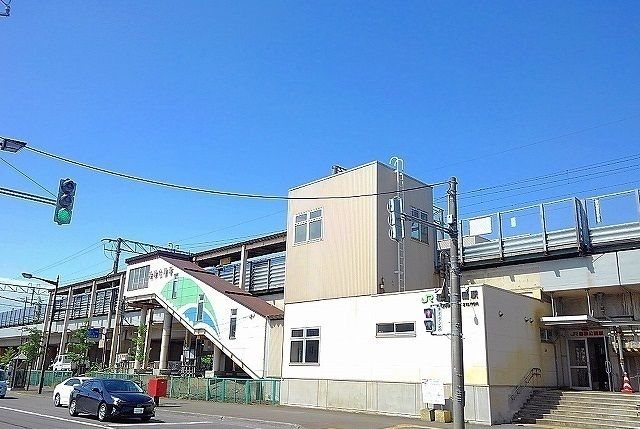 近くのＪＲ稲積公園駅まで900m（徒歩12分）