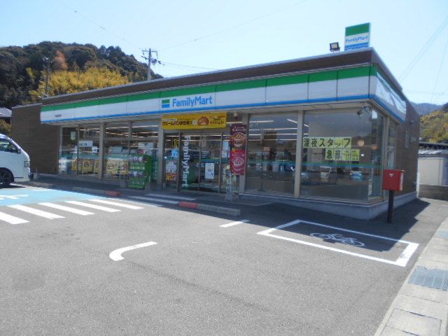 近くのファミリーマート海南重根店様まで350m(徒歩5分)