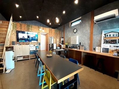 近くの北万燈北自治会集会場(室内)まで5m(徒歩1分)