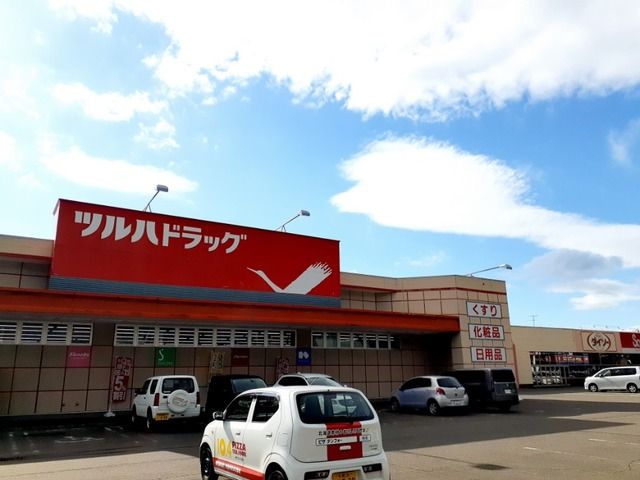 近くのドラッグストアまで500m（徒歩7分）