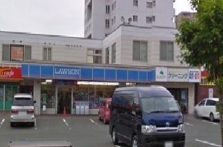 近くのローソンまで120m（徒歩2分）