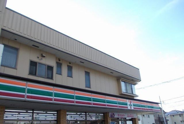 近くのセブンイレブン長泉下長窪店まで700m（徒歩9分）