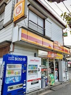 近くのヤマザキYショップかどや店まで298m（徒歩4分）