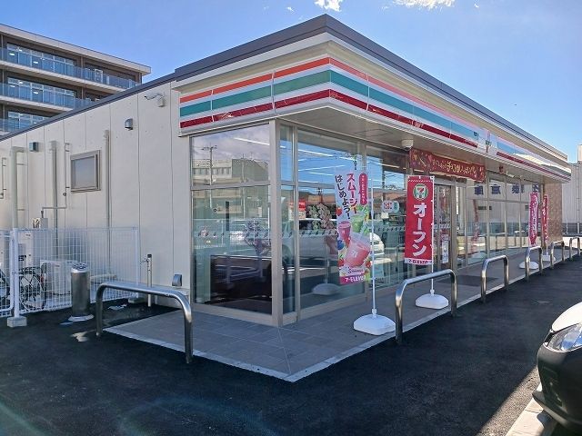 近くのセブンイレブン東簗瀬1丁目店まで260m（徒歩4分）