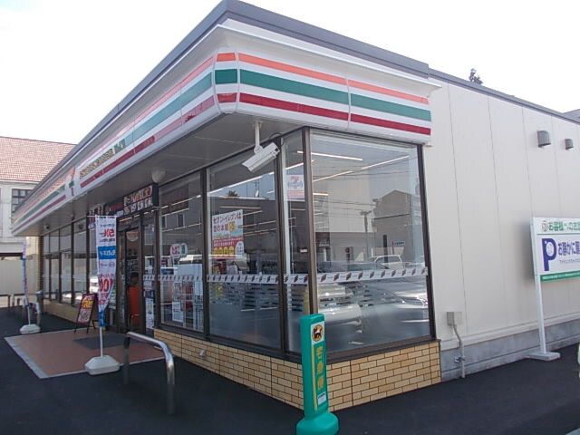 近くのコンビニまで500m（徒歩7分）