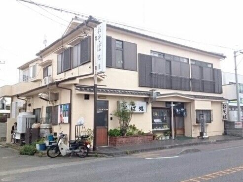 近くのおそば巴屋まで510m（徒歩7分）