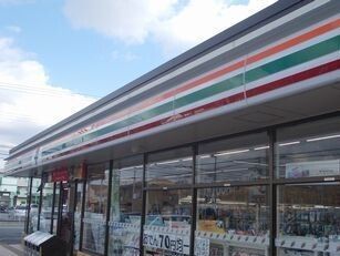 近くのコンビニまで500m（徒歩7分）