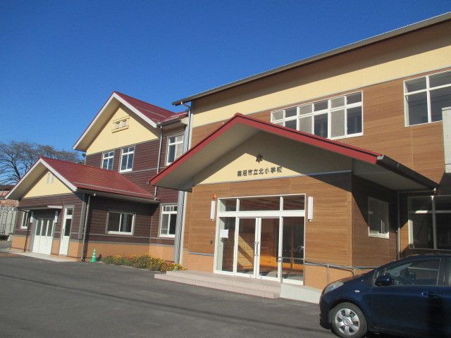 近くの鹿沼市立北小学校まで600m(徒歩8分)