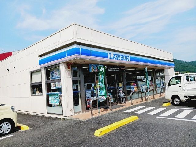 近くのローソン西予卯之町店様まで1,100m(徒歩14分)