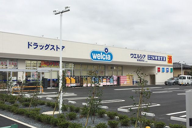 近くのドラッグストアまで80m（徒歩1分）