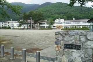 近くの河口小学校まで210m(徒歩3分)