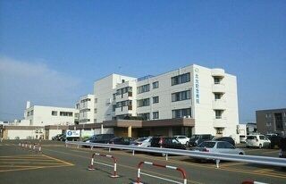 近くの北光記念病院まで610m（徒歩8分）