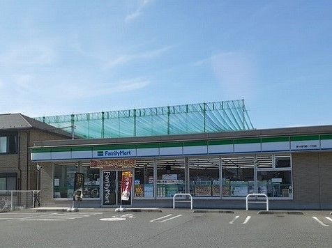 近くのファミリーマートまで850m(徒歩11分)