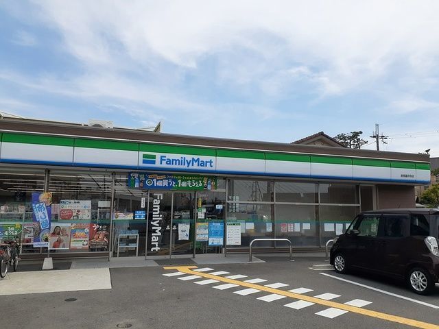 近くのファミリーマート様まで500m（徒歩7分）