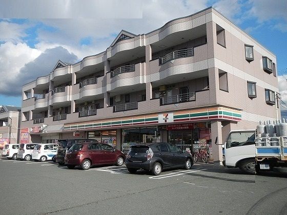 近くのコンビニまで1,100m（徒歩14分）