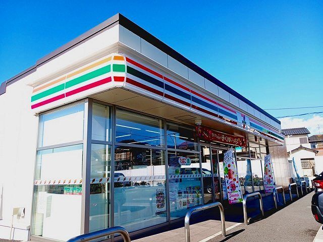 近くのセブンイレブン富士市今泉西店まで450m（徒歩6分）