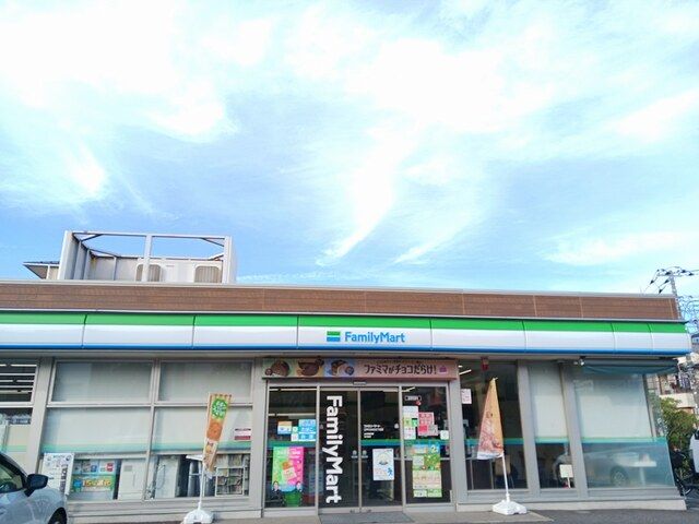 近くのファミリーマートまで400m(徒歩5分)