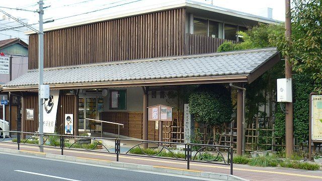 近くの日野図書館まで750m（徒歩10分）