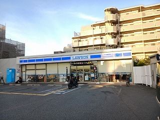 近くのローソンまで400m（徒歩5分）