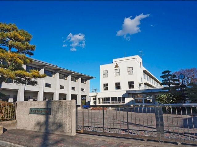 近くの浜松市立江西中学校まで600m(徒歩8分)