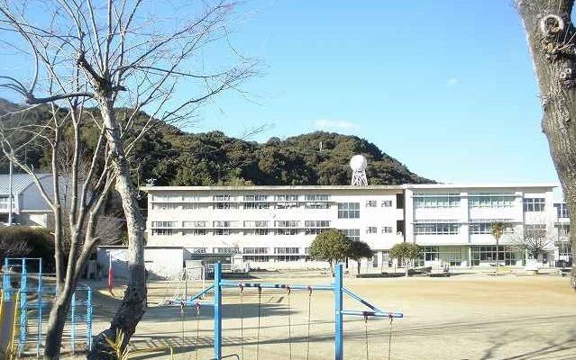 近くの御油小学校まで350m（徒歩5分）