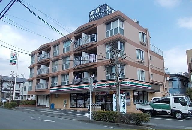 近くのコンビニまで1,200m（徒歩15分）