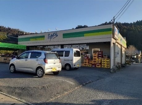 近くのたかくらコンビニエンスまで410m（徒歩6分）