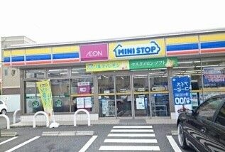 近くのミニストップまで550m(徒歩7分)