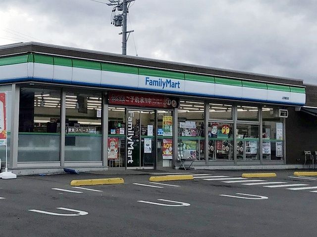近くのファミリーマートまで900m(徒歩12分)