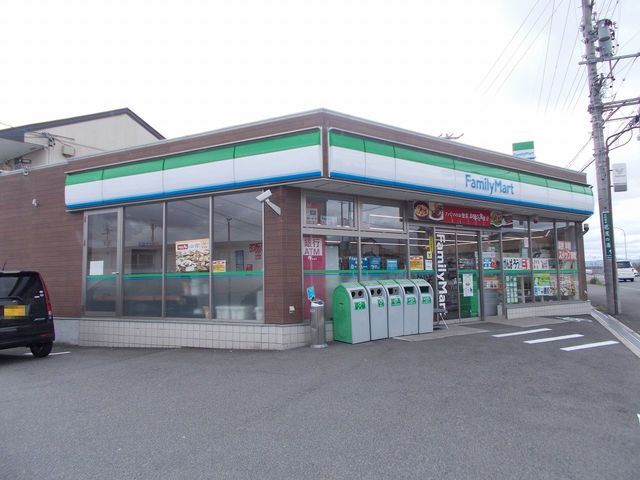近くのファミマ友生インター店様まで100m（徒歩2分）