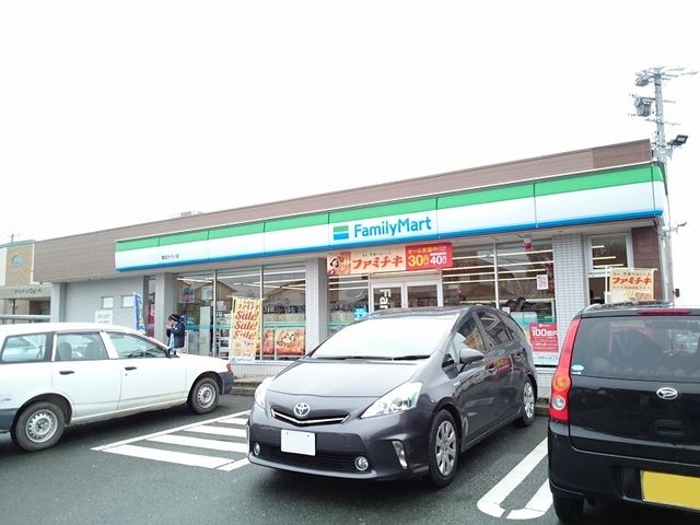 近くのファミリーマート都田テクノ店まで850m(徒歩11分)