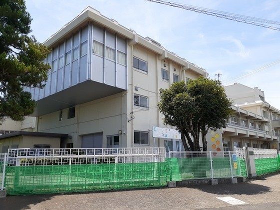近くの前橋市立わかば小学校まで750m(徒歩10分)