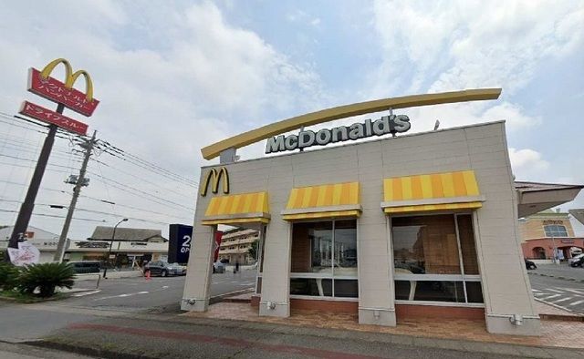 近くのマクドナルド伊勢崎店まで240m（徒歩3分）