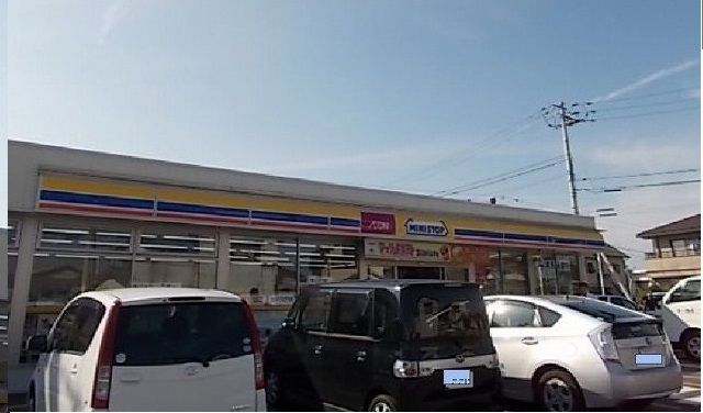 近くのコンビニまで1,200m（徒歩15分）