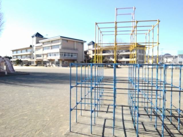 近くの田沼小学校まで1,100m（徒歩14分）