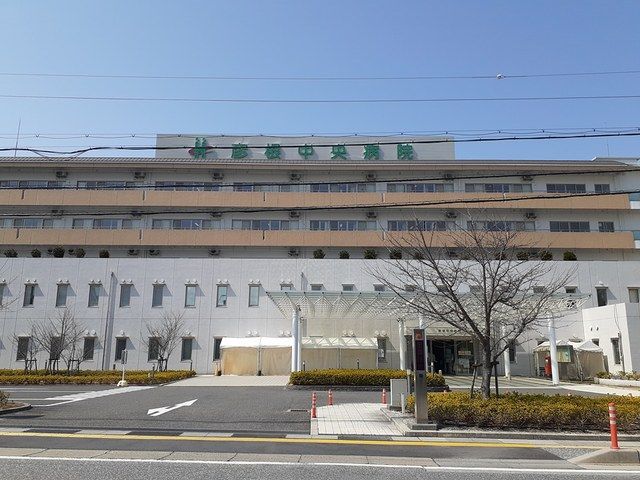 近くの彦根中央病院様まで730m（徒歩10分）