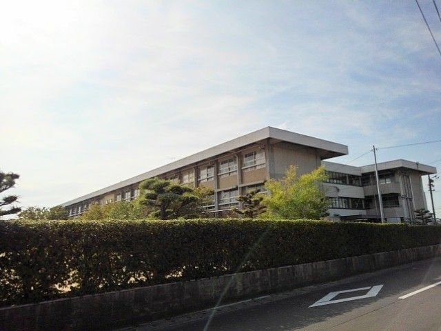 近くの小学校まで750m（徒歩10分）